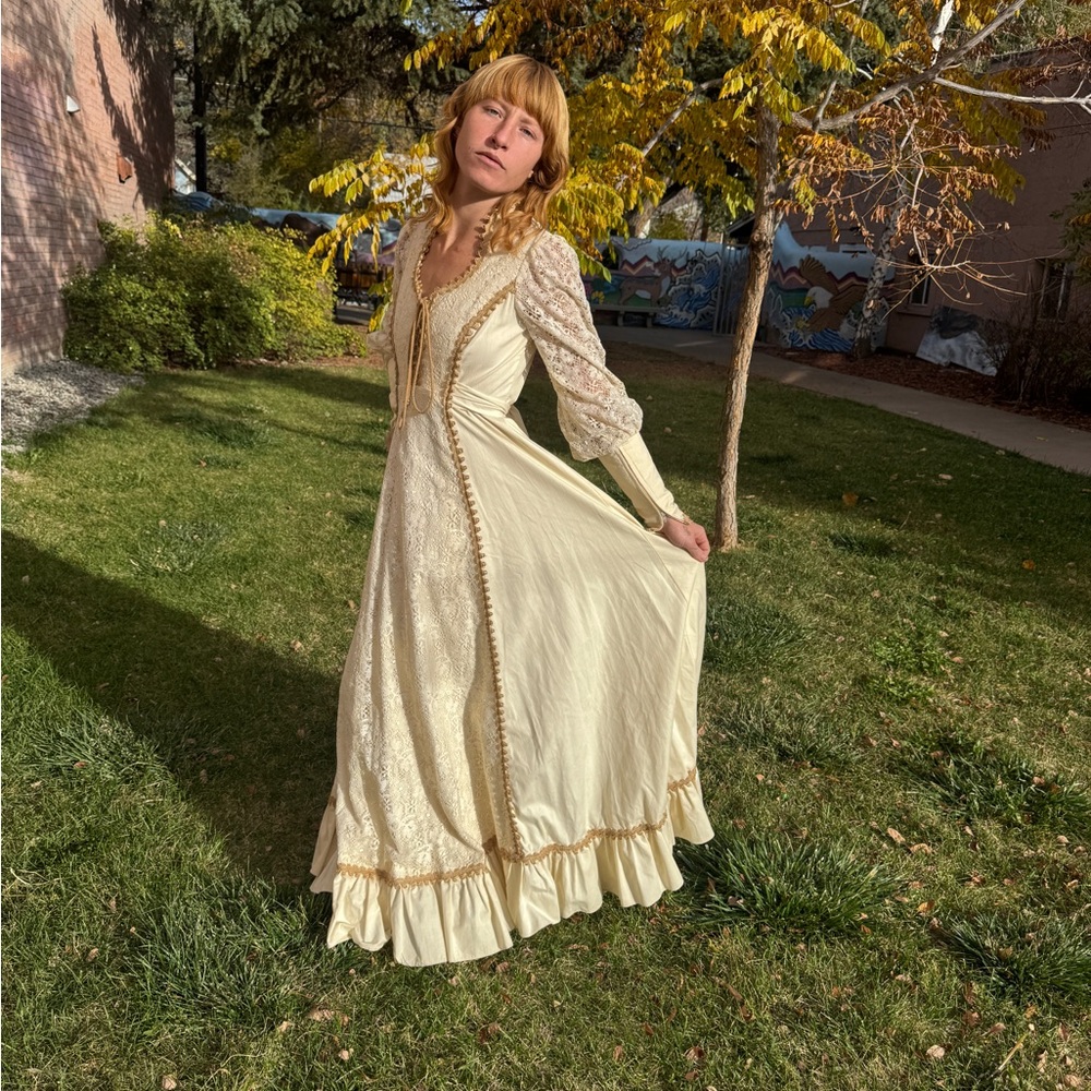 1960s Gunne Sax Ivory Lace Renaissance Prairie Maxi Dress Size 6 - Picture 3 of 13